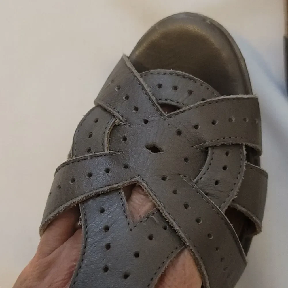 Co op barney's New York wedges 8.5‎